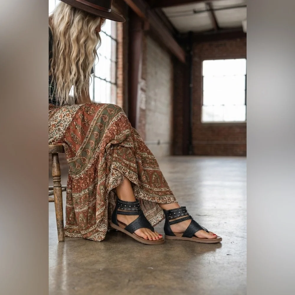 NIB Brand New Very G Mazey Boho Vegan Leather Festival Laser Cut Studded Sandals - Picture 5 of 12